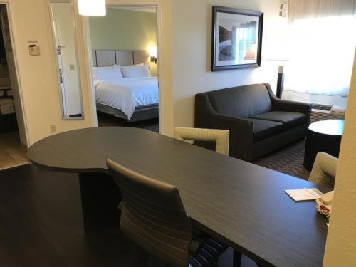 Candlewood Suites Belle Vernon By Ihg Exterior photo
